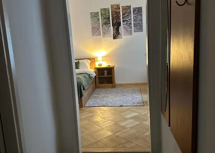 Apartment Affordable 1br In Downtown Bucharest
