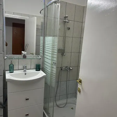 Affordable 1br In Downtown Bucarest